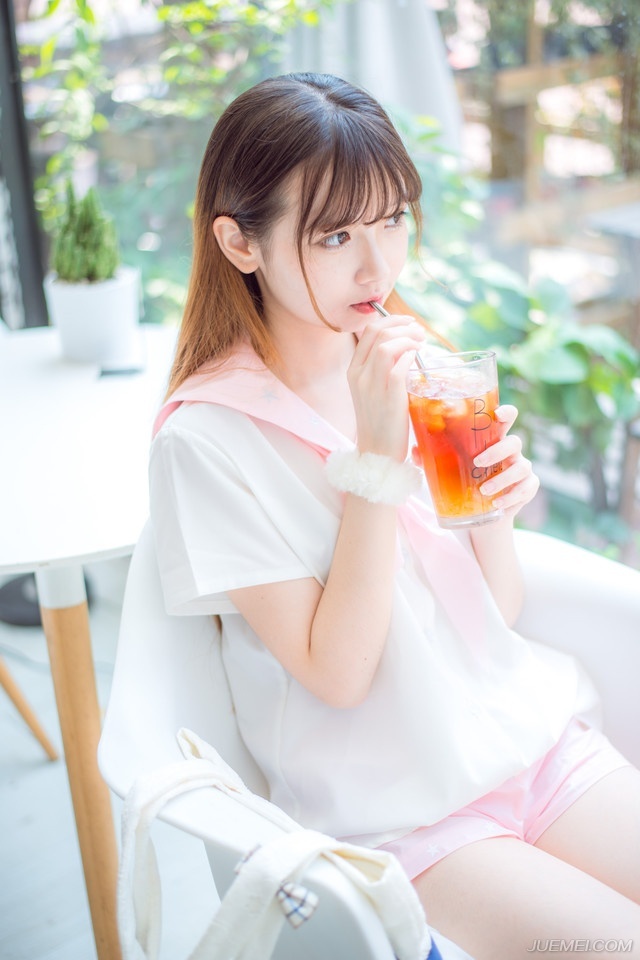 心情再差，也不要写在脸上，因为没有人会喜欢看。